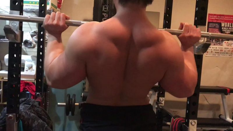 肩甲骨の動きによるトレーニングフォームの違い